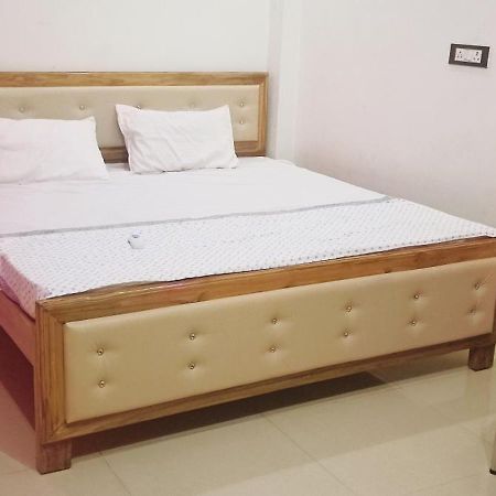 Maa Savitri Gest House 호텔 Ayodhya 외부 사진